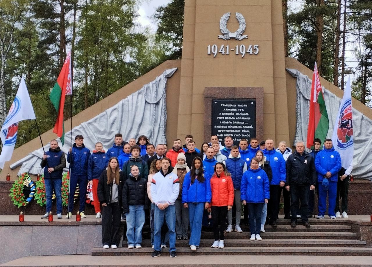 Вечная память.. | Возложение цветов к обелиску на 9-ом километре Московского шоссе